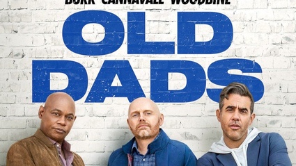 La recensione di Old Dads: la commedia di Netflix su tre cinquantenni alle prese con la paternita