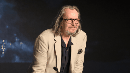 Parthenope, Gary Oldman racconta: "Per essere il poeta triste di Sorrentino ho attinto al mio passato di alcolista"