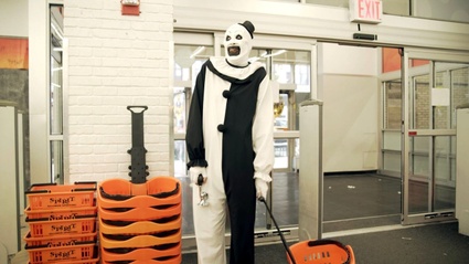 Art fa shopping - Video girato nel piu grande store di Halloween