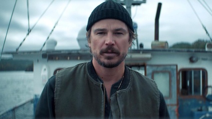 Below: Josh Hartnett affronta l'ignoto nel teaser Netflix