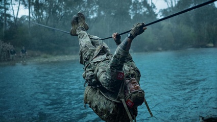 War Machine - Alan Ritchson sfiora il limite sul set