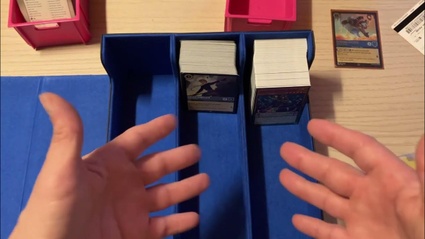 Conservare le carte da collezione in un deck box