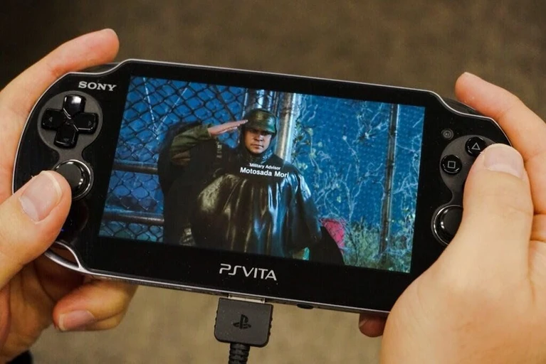 Kojima mostra alcuni screen del remote play di Metal Gear Solid V Ground Zeros