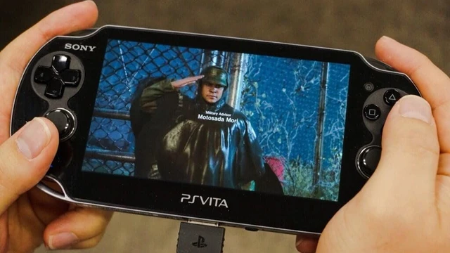 Kojima mostra alcuni screen del remote play di Metal Gear Solid V: Ground Zeros