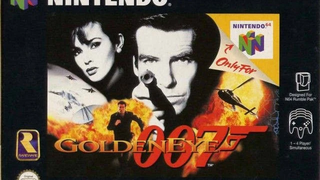 Pierce Brosnan gioca a Goldeneye 007 durante il Jimmy Fallon