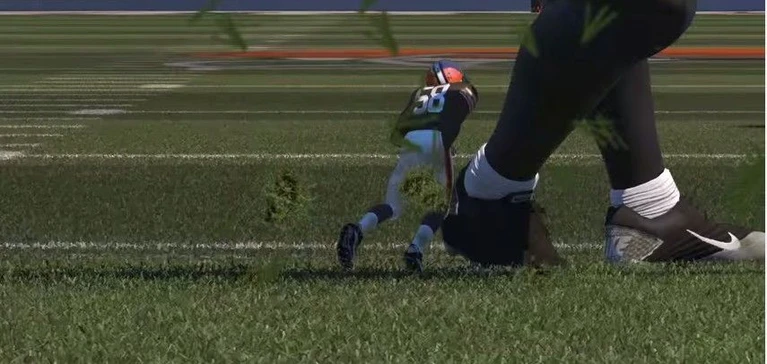 Madden NFL 15  EA ha pubblicato lintervista al Tiny Titan