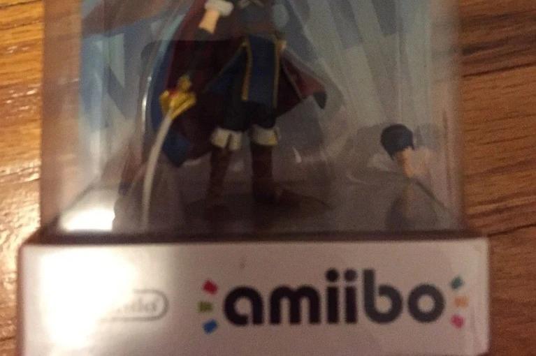 Ancora un Amiibo fallato Marth con la testa di scorta