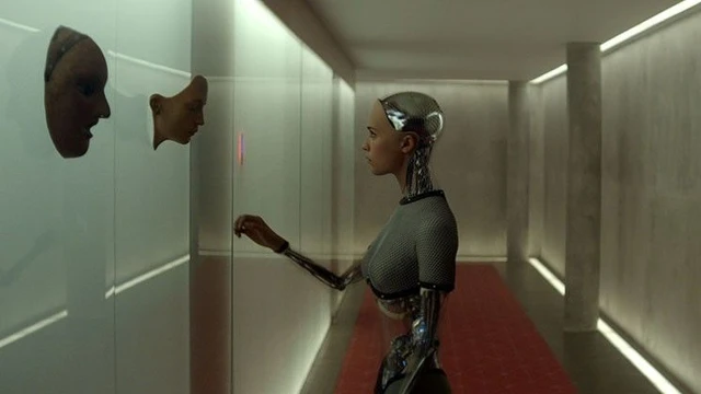 Trailer e poster italiani per Ex_Machina!