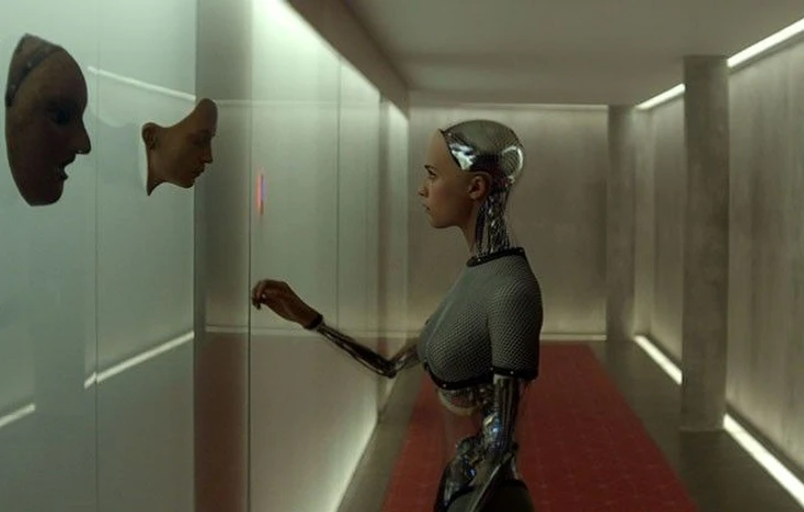 Trailer e poster italiani per ExMachina