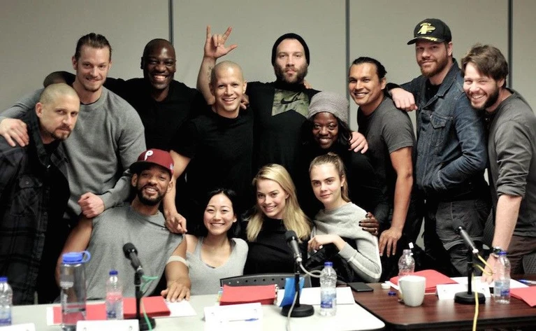 Il cast di Suicide Squad riunito in questa foto