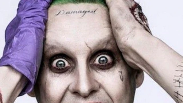 La foto ufficiale del Joker ha un lato B: chi sta tatuando il villain?