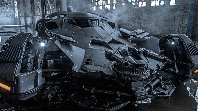 [Comic-Con 2015] Zack Snyder si presenta a bordo della Batmobile