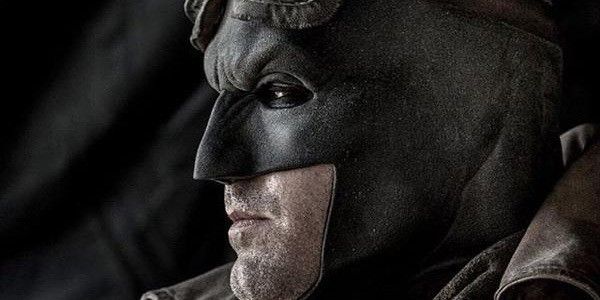 Batman e il suo look desertico in una nuova immagine