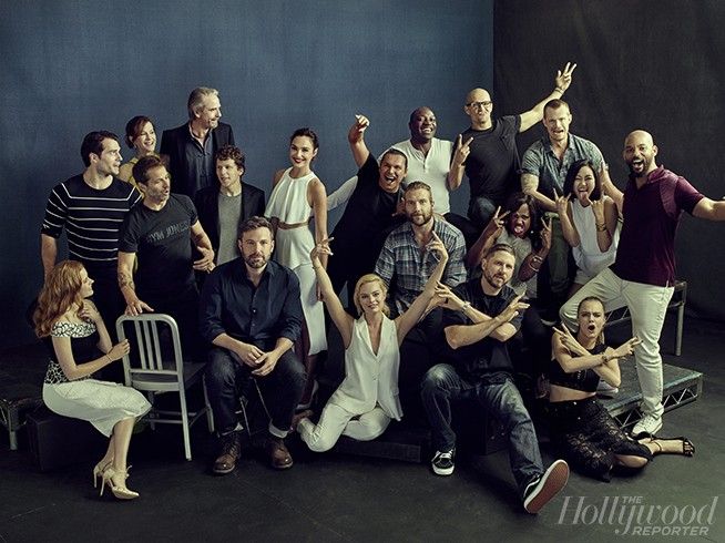 Insieme in una solo foto Ecco i cast di Batman V Superman e Suicide Squad