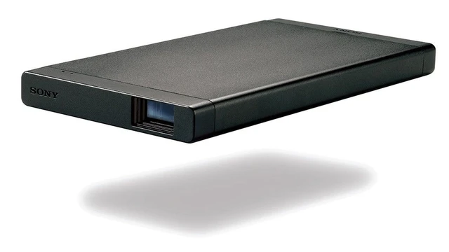 Sony presenta un mini-proiettore per PS4