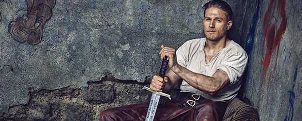 Immagini dal King Arthur di Guy Ritchie Excalibur compresa