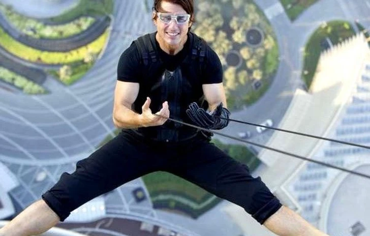 Tom Cruise trattiene il fiato per 6 minuti in questa feat per Mission Impossible