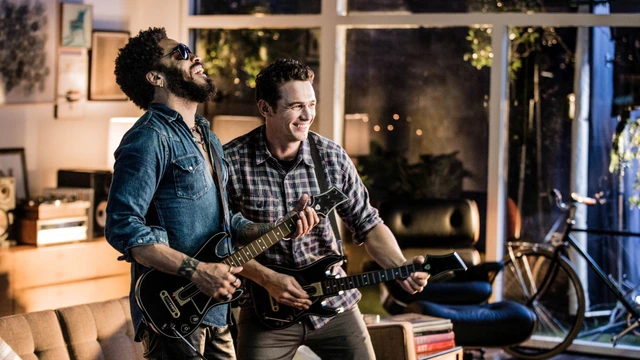 Lenny Kravitz vs James Franco nel nuovo trailer di Guitar Hero Live