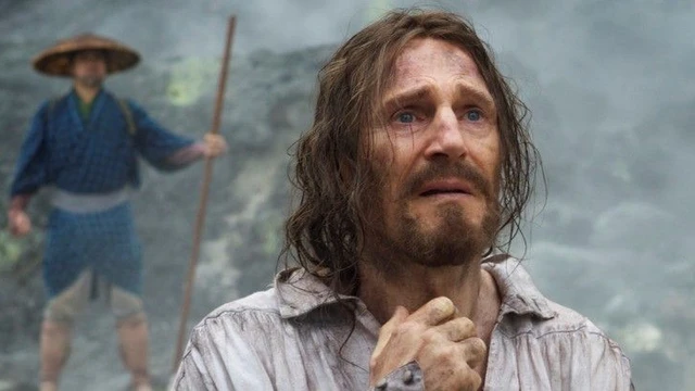 La prima foto di Liam Neeson in Silence di Martin Scorsese!