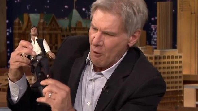 Harrison Ford usa una sua action figure per riprodurre l'incidente sul set di Star Wars: Il Risveglio della Forza