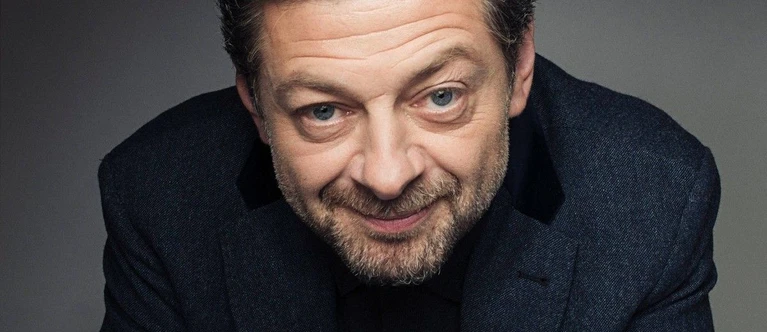 Andy Serkis regista sceneggiatore e protagonista di un film su Tremotino