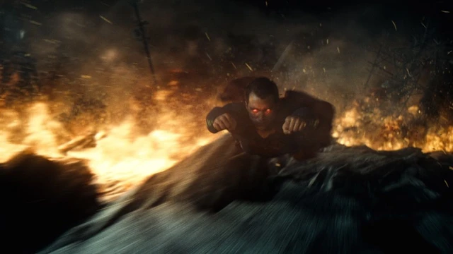 Due speciali spot tv e nuovo poster e immagini per Batman V Superman!