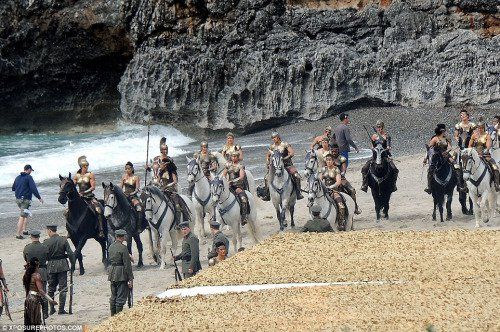 Ancora immagini per Wonder Woman! Amazzoni sulle spiagge italiane