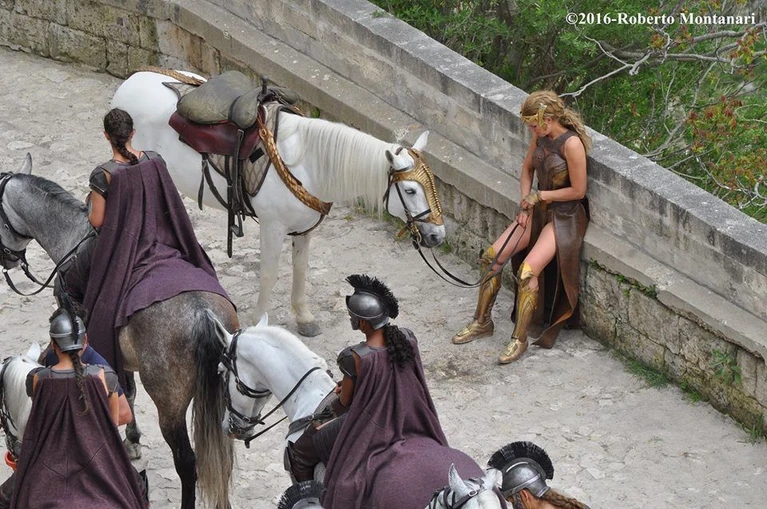 Nuove immagini e video dal set di Wonder Woman Ecco la Regina Ippolita