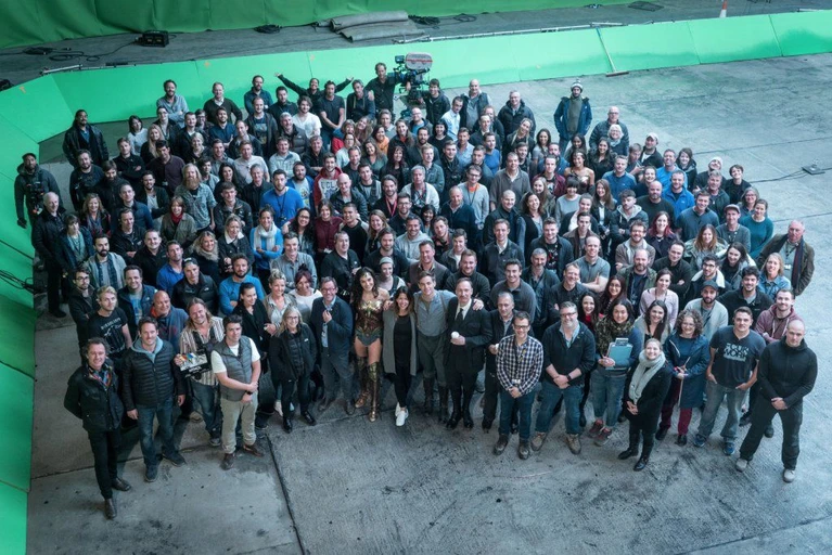 Terminate le riprese di Wonder Woman La foto di cast e troupe