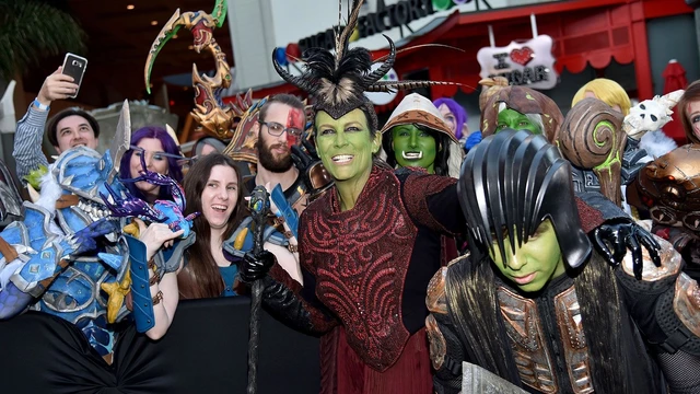 Jamie Lee Curtis in cosplay alla Premier di Warcraft - L'Inizio