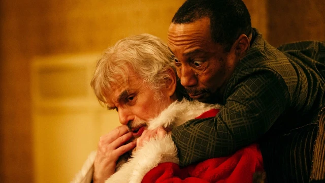 Billy Bob Thornton si mostra in uno scorrettissimo trailer per Bad Santa 2