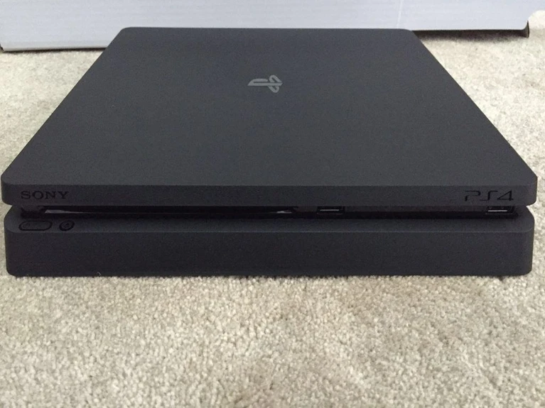 Leaked Sfuggono in rete le immagini di PS4 Slim