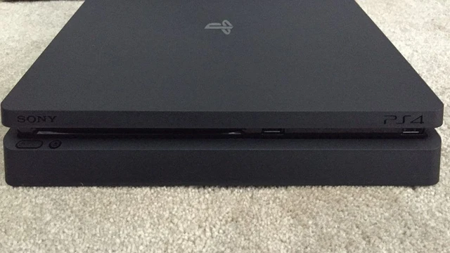 [Leaked] Sfuggono in rete le immagini di PS4 Slim