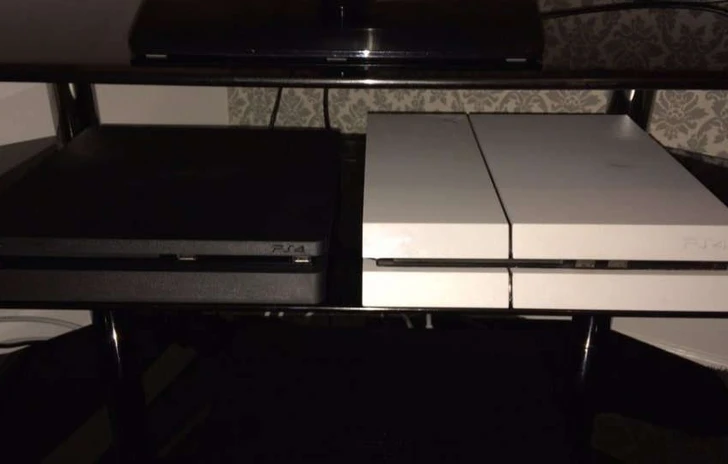 Playstation 4 Slim a confronto con la versione originale