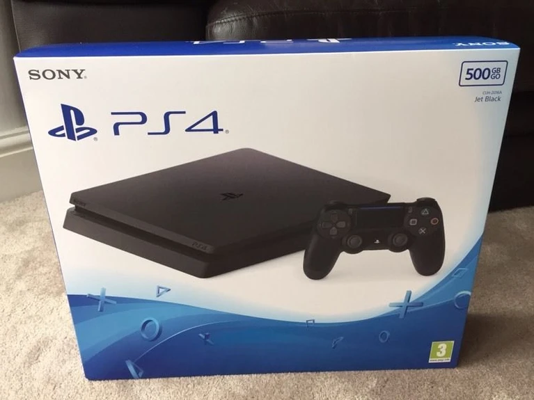 PS4 Slim confermata ufficialmente