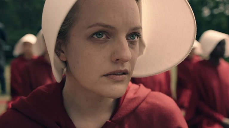 Online lo sconvolgente trailer della nuova serie tv The Handmaids Tale