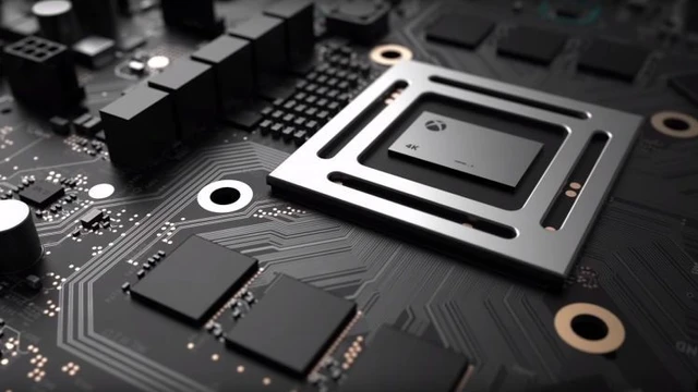 Mike Ybarra mette in mostra il processore di Xbox Scorpio