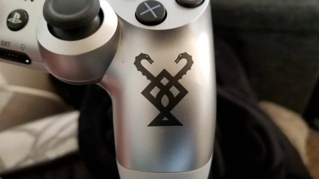 Arriva un Dualshock griffato God of War?