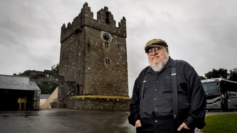 George RR Martin  LHBO sospende laccordo