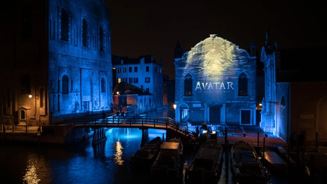 Avatar colora di blu la laguna veneziana