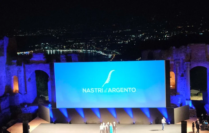 Taormina Film Fest 2024 inaugura con i Nastri dArgento celebrazione della commedia italiana con Verdone De Sica e tanti altri
