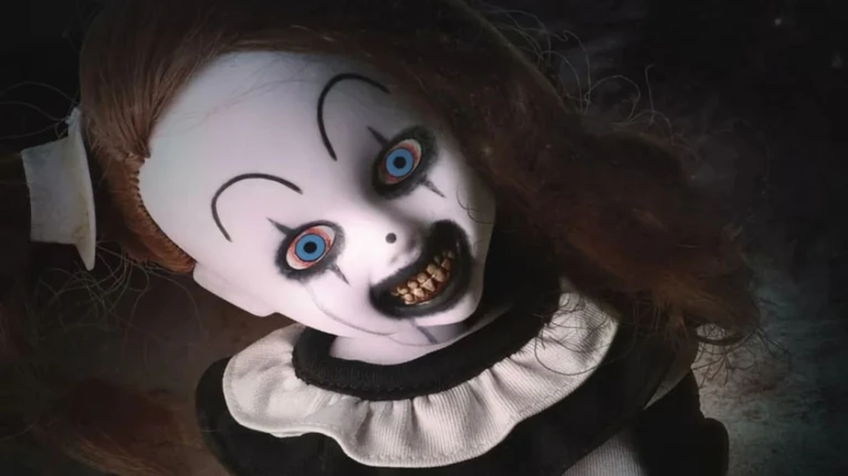 Terrifier  Bambola da collezione anche per la Little Pale Girl