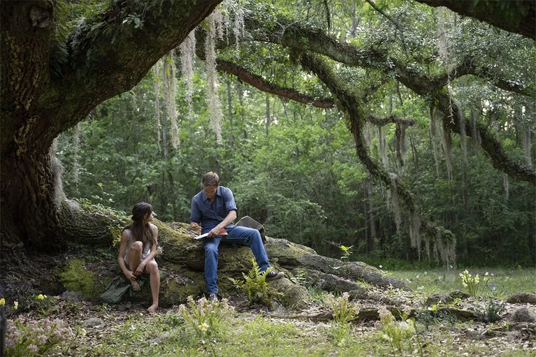 La ragazza della palude: recensione del film con Daisy Edgar-Jones sull’amore per la natura