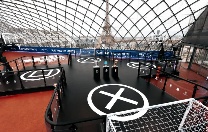 PlayStation crea un campo da gioco ibrido tra NBA e Champions League a Parigi