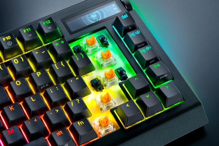 Razer BlackWidow V4 Pro 75% - Illumina la scena gaming