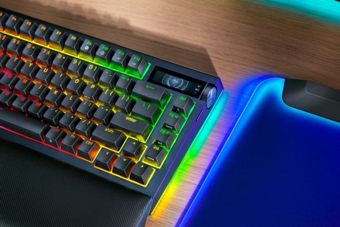 Razer BlackWidow V4 Pro 75% - Illumina la scena gaming