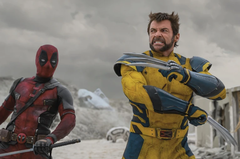 Deadpool & Wolverine, recensione: Deadpool riordina lo MCU a suon di camei, ma la stanchezza si sente