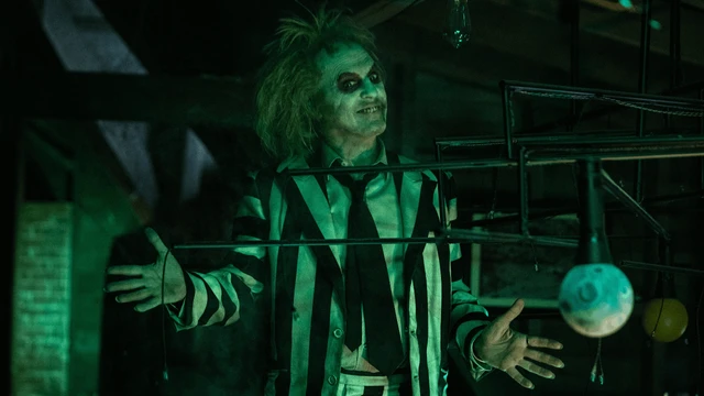 Beetlejuice Beetlejuice, recensione: Tim Burton ha imparato la lezione di Mercoledì e apre alla grande la Mostra di Venezia