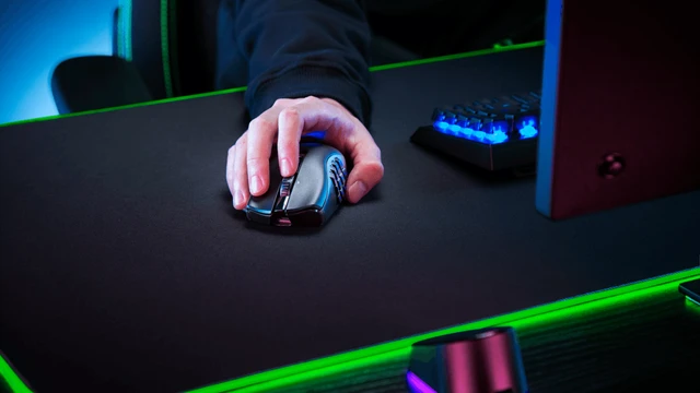 Razer lancia il nuovo Naga V2 Pro