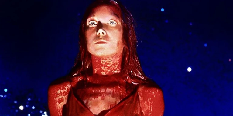 Carrie di Brian De Palma di nuovo al cinema storia di un caposaldo horror